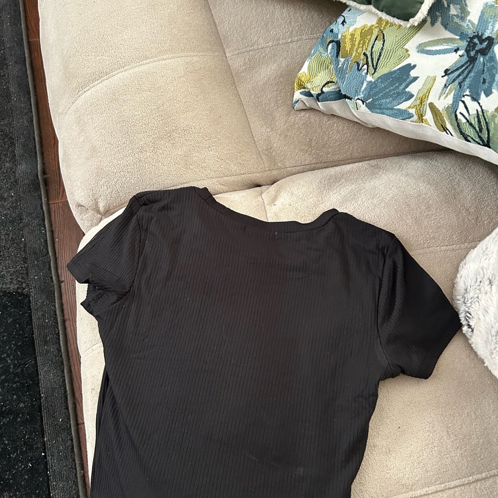 Black Ribbed Short Sleeve Top - Picture 2 of 3